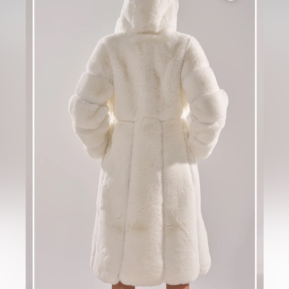 AKIRA Berlin Hooded Faux Fur Luxurious Coat - Picture 6 of 7